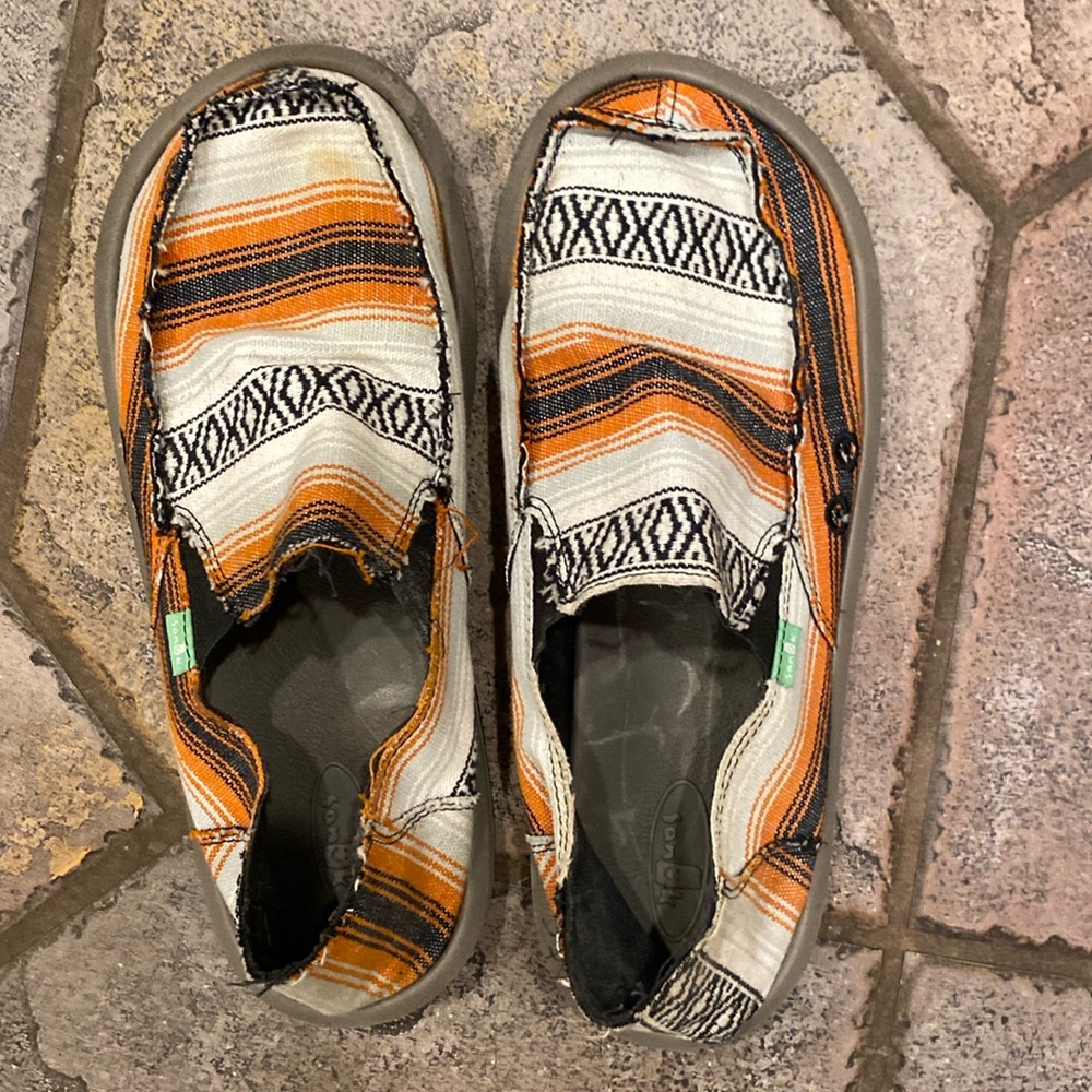 Sanuks size 10